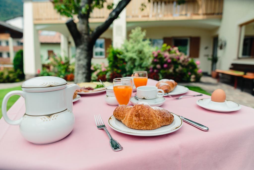 Felsenegg Hotel Налес Екстериор снимка